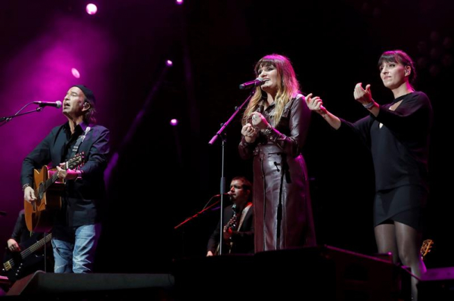 Concierto homenaje a Enrique Urquijo Álvaro Urquijo, de Los Secretos, y Rozalén, durante el concierto homenaje a Enrique Urquijo, en el Wizink Center de Madrid.